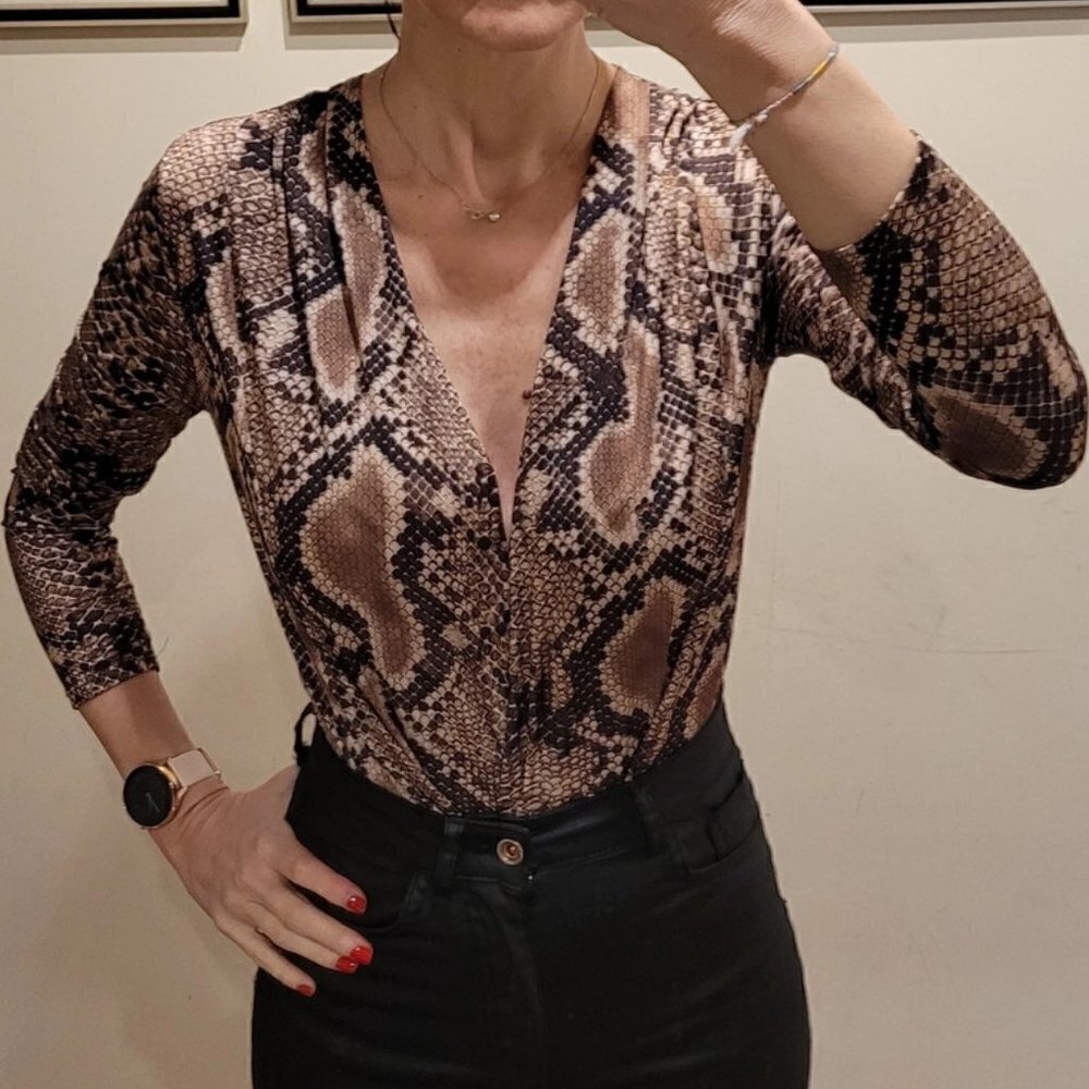 Zara Trafaluc Women's Snakeskin Reptile Print V-neck Stretch Bodysuit Size M